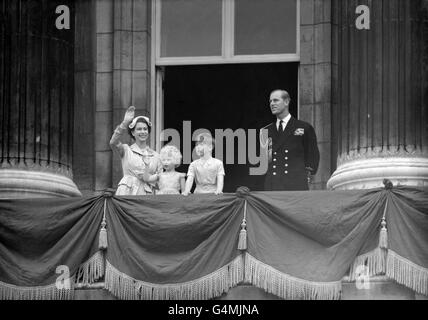 Prince Charles and Princess Anne stand with their parents, the Queen and Duke of Edinburgh, on the balcony of Buckingham Palace following their return from the Commonwealth tour. Stock Photo