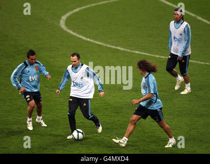 Soccer - International Friendly - England v Spain - Spain Training Session - Wembley Stadium. Spain's Andres Iniesta (second left) and Carles Puyol (second right) during the training session at Wembley Stadium, London. Stock Photo