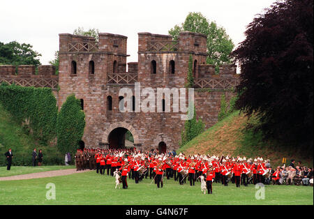 CARDIFF CASTLE: Goats, bandsmen and infantrymen of the Royal Regiment of Wales pass through a reconstructed Roman gate into the grounds of Cardiff Castle. The Prince of Wales was present to review the troops to celebrate 25 years as their Colonel-in-Chief. The regiment was formed through the amalgamation of the (41st) Welsh Regiment and the (24th) South Wales Borderers in 1969. Stock Photo