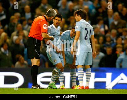 Soccer - Barclays Premier League - Manchester City v Newcastle United - Etihad Stadium. Manchester City's Sergio Aguero (left centre) looks in pain after picking up an injury Stock Photo