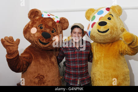 Matt Cardle with Blush and Pudsey Bear at the BT Call Centre in the BT Tower, London during the 31st BBC Children in Need telethon. Stock Photo