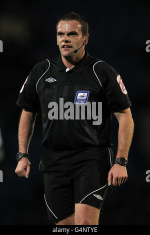 Soccer - Johnstone's Paint Trophy - Northern Section - Chesterfield v Tranmere Rovers - b2net Stadium. Geoff Eltringham, match referee Stock Photo
