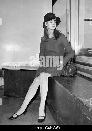 Model Jean Shrimpton at Heathrow Airport, London, waiting for her flight to Rome, Italy. Stock Photo