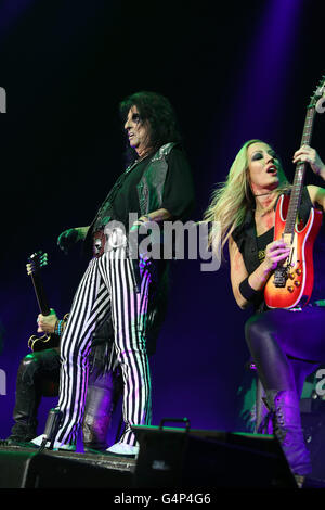 London, UK. 18th June, 2016.  Alice Cooper band perform at The O2 Arena on June 18, 2016 in London, England  Credit Glamourstock Credit:  glamourstock/Alamy Live News Stock Photo