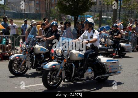 Coney Island, New York, USA. 18th June, 2016. mermaid parade coney island 2016 brooklyn simon leigh new york USA Credit:  simon leigh/Alamy Live News Stock Photo