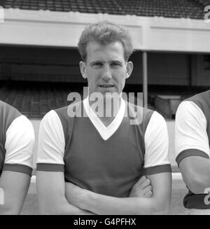 Laurie Brown, Arsenal. Half-back who turned professional following a distinguished amateur career. He also played for Great Britain in the 1960 Olympics in Rome. Stock Photo