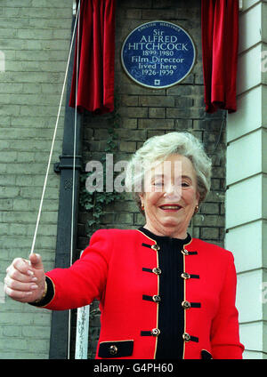 The master of Suspense Sir Alfred Hitchcock was honoured on the centenary of his birth, with an English Heritage Blue Plaque being unveiled by his daughter Patricia Hitchcock O'Connell. The plaque was laid at 153 Cromwell Road in London. * where he and his wife Alma lived for thirteen years while he established his film career at Islington's Gainsborough Studios. Stock Photo