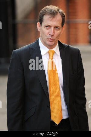 Alastair Campbell, former Director of Communications and Strategy to Prime Minister Tony Blair arrives at the High Court in London to give evidence to the Leveson Inquiry today. Stock Photo
