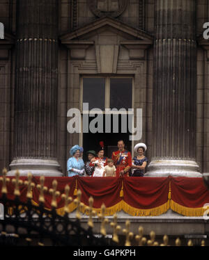 Queen Elizabeth II on the balcony of Buckingham Palace, holding 12-week-old son Prince Edward after the Trooping the Colour ceremony. Left to right, the Queen Mother, the Queen, Prince Andrew, the Duke of Edinburgh and Princess Alexandra. Stock Photo