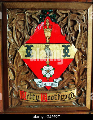 PA NEWS PHOTO 29/3/94 THE COAT OF ARMS OF BETTY BOOTHROYD, THE SPEAKER OF THE HOUSE OF COMMONS, WHICH TOOK ITS PLACE AMONGST THAT OF PREVIOUS SPEAKERS IN THE SPEAKER'S APARTMENTS AT THE HOUSE OF COMMONS. Stock Photo