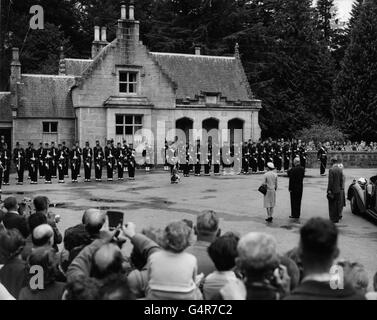 American President Dwight D. Eisenhower stands with Queen Elizabeth II, the Duke of Edinburgh, and Princess Anne, at the gates of Balmoral Castle as the National Anthems are played on his arrival. Stock Photo