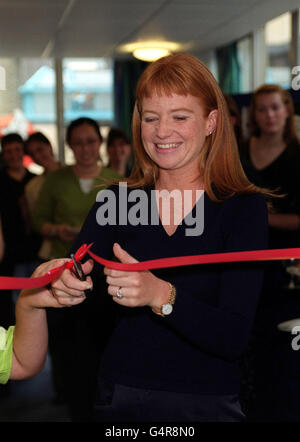Ex-Eastender Bianca Butcher, actress Patsy Palmer, opening the newly refurbished psychiatric in-patient unit at Great Ormond Street Children's Hospital. Stock Photo