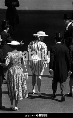 PA Photo 23/6/89 The Duchess of York during the final day of Royal Ascot in Berkshire. She was wearing an eye-catching yellow and white striped suit with short puffed-sleeves. Stock Photo