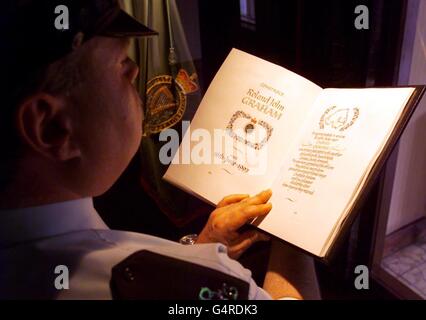 The last Officers of the Royal Ulster Constabulary Stock Photo - Alamy