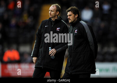 Scunthorpe United manager Alan Knill (left) with goalkeeping coach Neil Cutler on the tocuhline Stock Photo