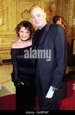 Coronation Street actor Bruce Jones and Vicky Entwhistle (who play on screen married couple Les and Janice Battersby) at The Royal Albert Hall in London, for the National Television Awards. 23/01/00: Entwhistle has been arrested over an alleged assault on a man. * during an incident in Sackville Street, Manchester city centre. The actress, who has insisted she has done nothing wrong, was questioned over the alleged attack in which a 40 year old man sustained facial injuries, before being released on ploice bail pending further inquires until 25/2/2001. Entwhistle said it has been a 'very Stock Photo