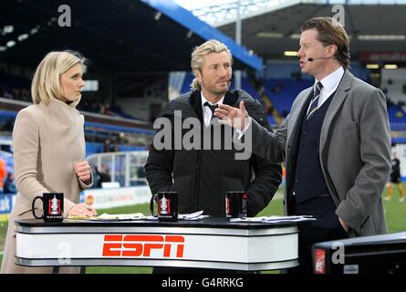 (left to right) ESPN presenter Rebecca Lowe with pundits Robbie Savage and Steven McManaman talk at pitchside before the match Stock Photo