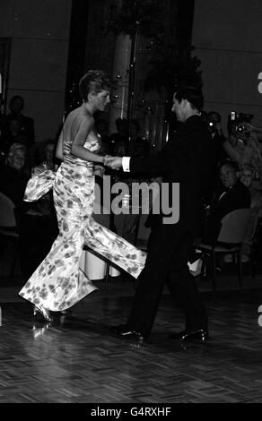 PA Photo 27/1/88: Diana's Dresses: Diana, The Princess of Wales wearing a dress by designer Catherine Walker, a blue and pink rose-patterned silk, dances the night away with husband The Prince of wales in Melbourne, Australia. The Royal couple were attending a Bicentennial dinner and dance on the third day of their Australian tour Stock Photo