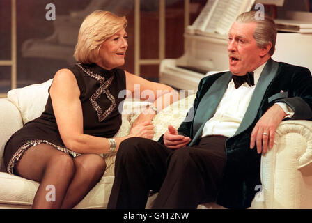 Vanessa Redgrave and her brother Corin on stage at London's Gielgud Theatre, performing in Noel Coward's Song At Twilight. Stock Photo