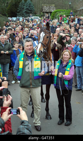 Horse Racing - Kauto Star Photocall - Ditcheat. Kauto Star is led by Stable Lass Rose Loxton and and trainer Paul Nicholls outside the Manor House Inn, Ditcheat. Stock Photo