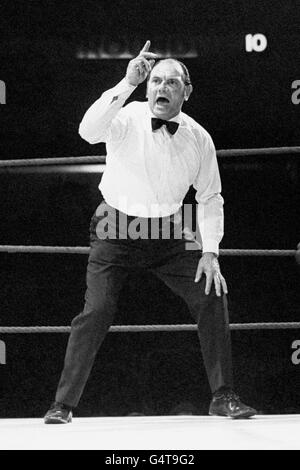 Referee Harry Gibbs gives Joe Bugner a count of nine, in the tenth round of his 12 round fight with former world heavyweight champion Joe Frazier. Bugner lost on points. Stock Photo