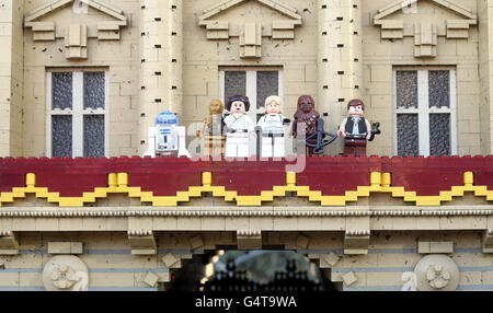 Luke Skywalker and Princess Leia are joined on the balcony of Buckingham Palace by (from left to right) R2-D2, C-3PO, Chewbacca and Han Solo in Miniland at Legoland Windsor as the miniature LEGO landscape, was taken over by Star Wars minifigure heroes and villains to mark the opening in March of a new Star Wars Miniland at the Windsor Resort. Stock Photo