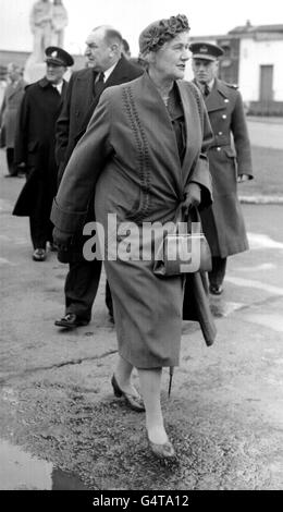 LADY DOROTHY MACMILLAN & HAROLD MACMILLAN PRIME MINISTER & WIFE 01