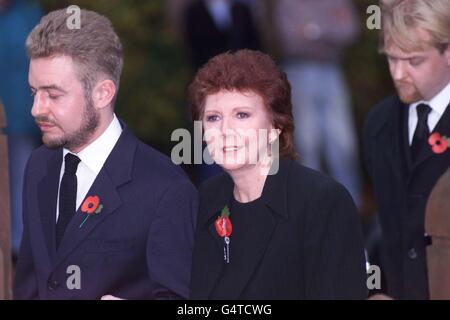 FUNERAL Bobby/Cilla & sons Stock Photo