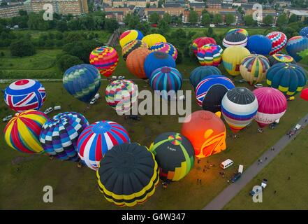 Balloon pilots prepare for take-off in the Lord Mayor's Hot Air Balloon Regatta, which sees over 40 hot air balloons flying over central London to raise funds for the Lord Mayor's Appeal. Stock Photo