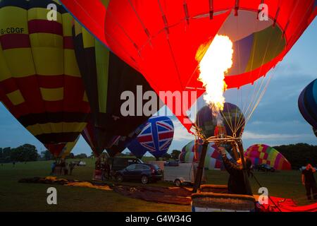 Balloon pilots prepare for take-off in the Lord Mayor's Hot Air Balloon Regatta, which sees over 40 hot air balloons flying over central London to raise funds for the Lord Mayor's Appeal. Stock Photo