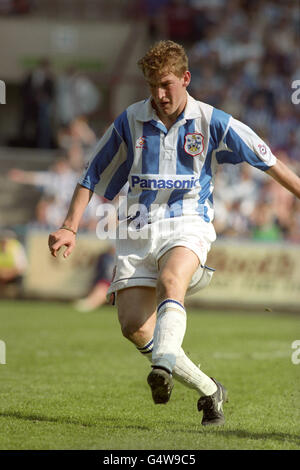 Soccer - Endsleigh League Division Two - Huddersfield Town v Birmingham City - Alfred McAlpine Stadium. Huddersfield Town striker Andy Booth. Stock Photo
