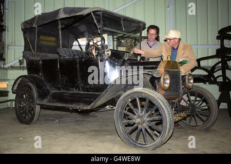 Terry Heath (l) and Ray Loader take a good look at a 1915 Ford Model T Tourer before it goes under the hammer in Taunton. The car was one of many found in an overgrown orchard Stock Photo