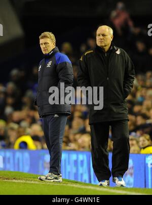 Soccer - FA Cup - Fourth Round - Everton v Fulham - Goodison Park. Fulham manager Martin Jol (right) and Everton manager David Moyes (left) on the touchline Stock Photo