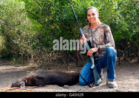 Young woman hunter with feral hog kill - Brownsville, Texas, USA Stock Photo