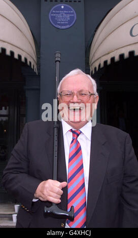 Goon member Sir Harry Secombe outside the Camden Palace in north London where Comic Heritage unveiled a blue plaque in honour of the 1950's anarchical Goons, Secombe, Peter Sellars and Spike Milligan. * Many of the Goon shows was recorded at the venue including The Last Goon Show Of All on APril 30 1972. Stock Photo