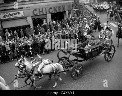Queen Elizabeth II and President Charles de Gaulle of France leave Victoria Station in an open carriage on their processional drive to Buckingham Palace. Stock Photo