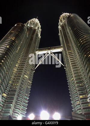 Malaysia, Kuala Lumpur, transition between the Petronas Towers in Kuala Lumpur Stock Photo