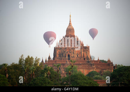 Hot-air balloons flying over Htilominlo Temple at dawn, Old Bagan Archaelogical Zone, Mandalay Region, Myanmar Stock Photo