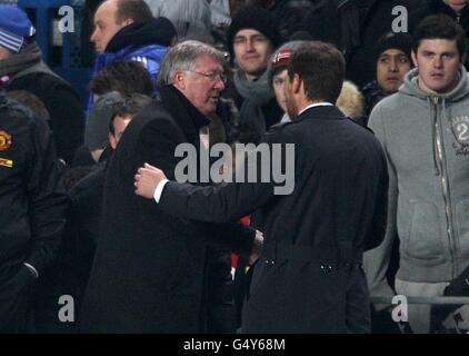 Soccer - Barclays Premier League - Chelsea v Manchester United - Stamford Bridge. Manchester United manager Sir Alex Ferguson (left) and Chelsea manager Andre Villas-Boas shake hands after the final whistle Stock Photo