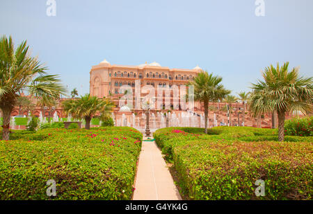ABU DHABI, UAE - APRIL 27: Gate to the Emirates Palace hotel on April 27, 2014, UAE. Seven stars Emirates Palace is the second m Stock Photo