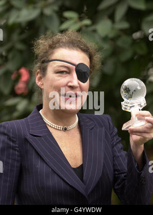 Marie Colvin the Sunday Times correspondent, during the 'Women of the year Lunch 2001' at the Savoy Hotel in London. Stock Photo
