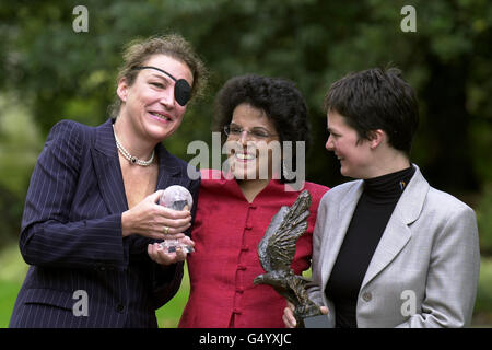 Award winners, L-R: Sunday Times correspondent Marie Colvin, Pam Warren, a survivor of the Paddington train crash in October 1999, and professional yachtswoman Ellen MacArthur, during the 'Women of the year Lunch 2001' at the Savoy Hotel in London. Stock Photo