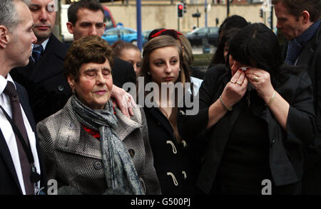 Luisa Mastrobuono (grey coat) surround by family members and Detective Superindendent Keith Wilson (left) speaks outside Wolverhampton Crown Court today after Ireneusz Bartnowski was found guilty of the murder of her brother Guiseppe Massaro and his wife Caterina. Stock Photo