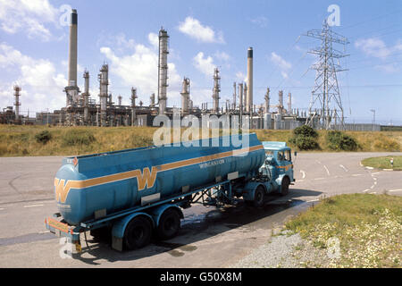 Buildings and Landmarks - Oil Industry - Milford Haven Refinery - Wales Stock Photo