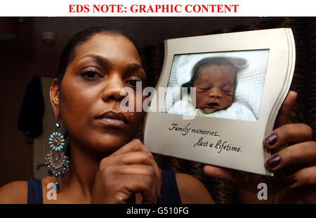 EDS NOTE: GRAPHIC CONTENT Celinna Carr holding a picture of her dead son Tischaurn, at home in Winson Green, Birmingham. Stock Photo