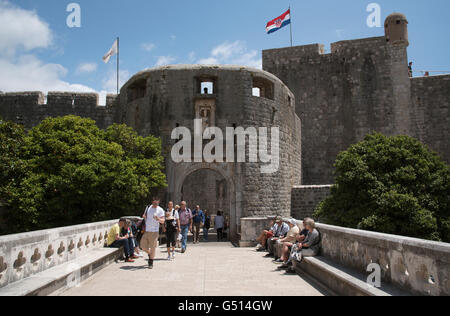 PILE GATE DUBROVNIK CROATIA  Visitors at the historic Pile Gate entrance to the Old Town in Dubrovnik Croatia Stock Photo