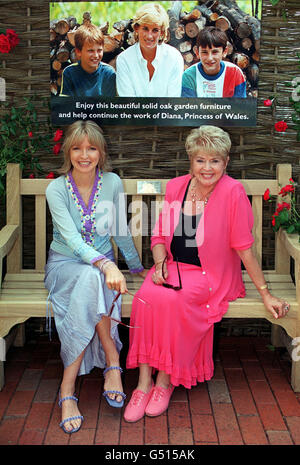 TV presenters and mother and daughter Gloria Hunniford (L) and Caron Keating sit on the Diana, Princess of Wales garden bench at the Chelsea Flower Show. The Memorial Fund has agreed to licence the seat in her memory, to help provide jobs in Bosnia. * Gradacac, a town on the front line during the war in Bosnia. 14/04/2004: Former TV presenter Caron Keating died last night after losing her battle with cancer, family friend Peter Powell said, Wednesday April 14, 2004. Stock Photo