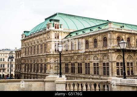The Wiener Staatsoper (Vienna State Opera) in Vienna, Austria Stock Photo