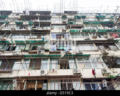 China, Shanghai, residential buildings with clothes hangers Stock Photo