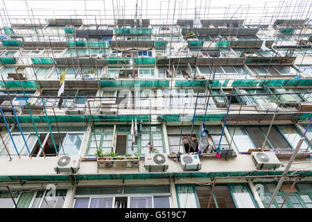 China, Shanghai, residential buildings with clothes hangers Stock Photo